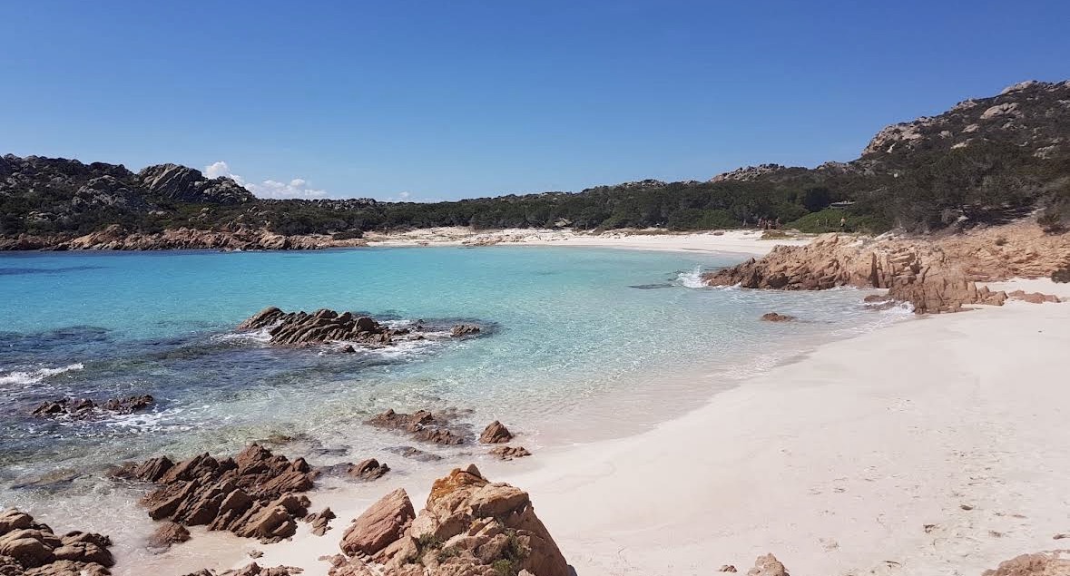 Cala con acque turchesi