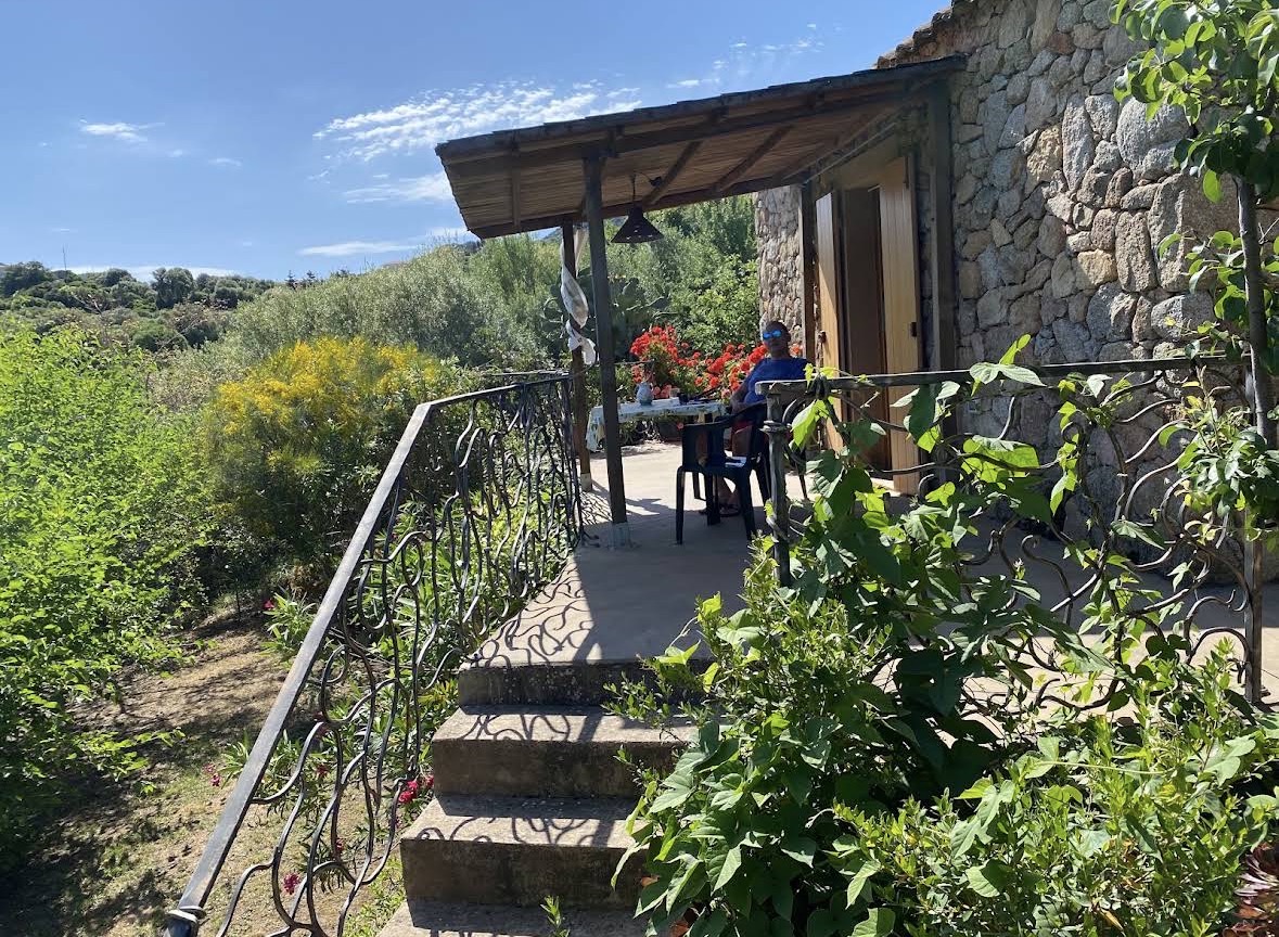 Veranda in pietra con vista sulla natura